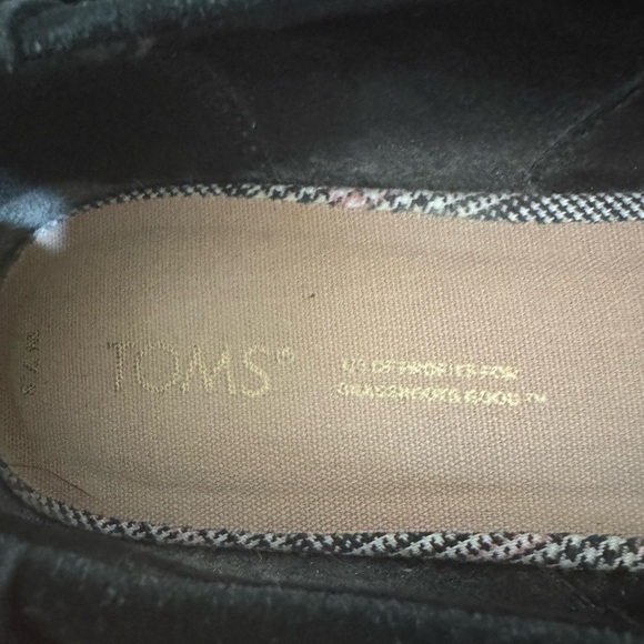Toms Jutti Flats in Black. Size 7.5. - Picture 2 of 4